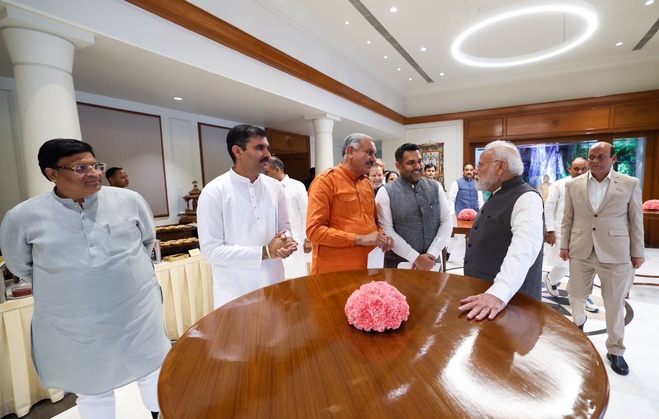 इस बैठक के दौरान पीएम मोदी ने कई विधायकों से अलग-अलग मुद्दों पर चर्चा भी की. 