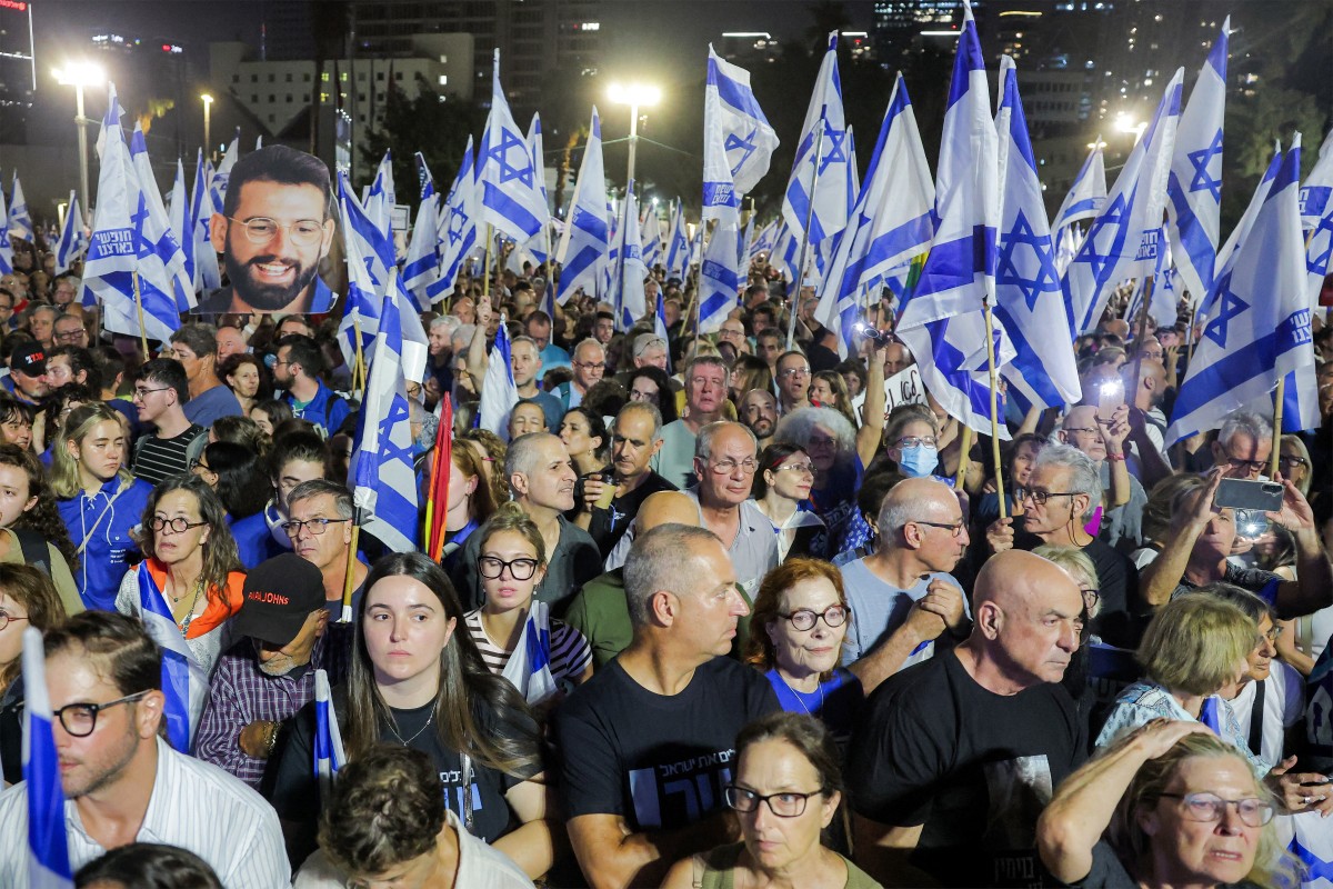 Thousands Protest Against Netanyahu In Tel Aviv Ahead Of Vote