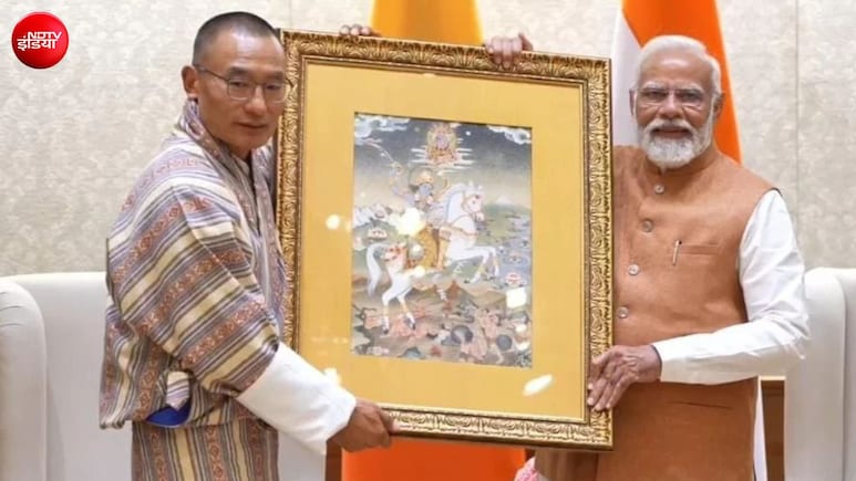 भूटान के प्रधानमंत्री शेरिंग तोबगे ने PM मोदी को बताया 'विष्णु का अवतार'