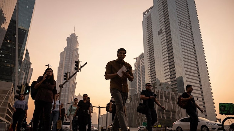 दुबई कमाने जाने वाले भारतीयों के लिए जरूरी खबर, UAE में एक गलती से बढ़ जाएगा लाखों का खर्चा