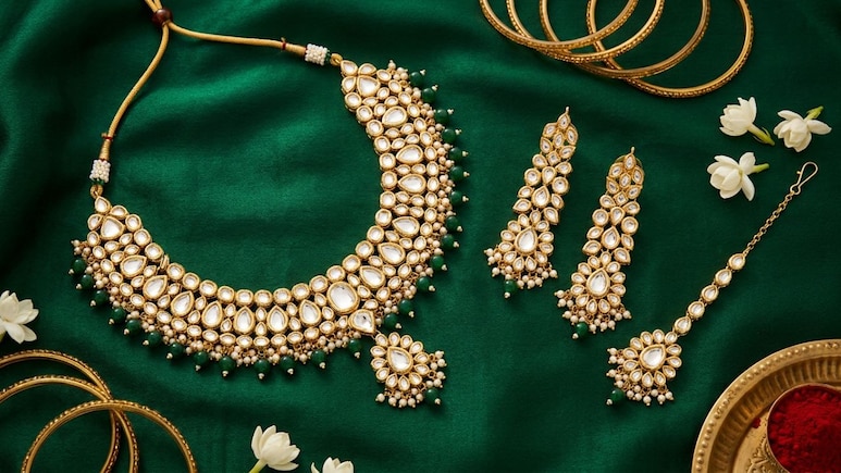 Karwa Chauth 2026: साड़ी हो या सूट, सभी पर खूब जंचेगे ये कुंदन सेट, ₹7000 के बजट में आज ही बनाएं इन्&zwj;हें अपना