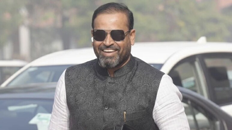 टीएमसी से एग्जिट और एनडीए में शिफ्ट, यूसुफ पठान को गुजरात में मिली कीमती जमीन
