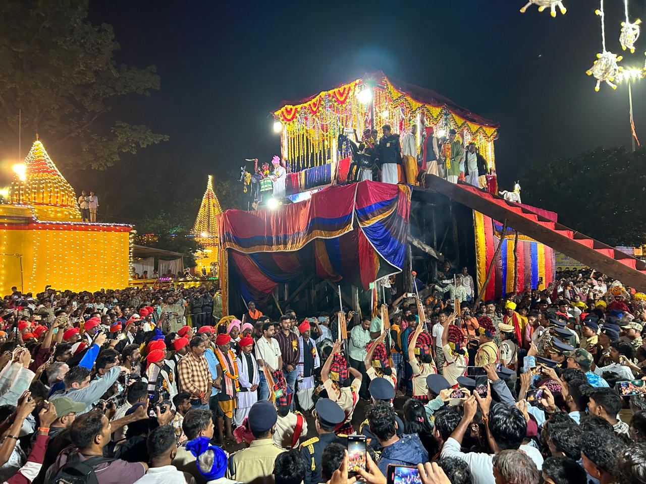 बस्तर दशहरा में उमड़ी भीड़