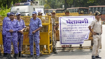 SC Orders Removal Of Unnecessary Barricades, Restore Free Movement In Delhi Amid CJP Protest