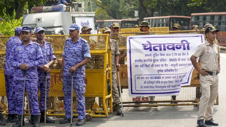 SC Orders Removal Of Unnecessary Barricades, Restore Free Movement In Delhi Amid CJP Protest