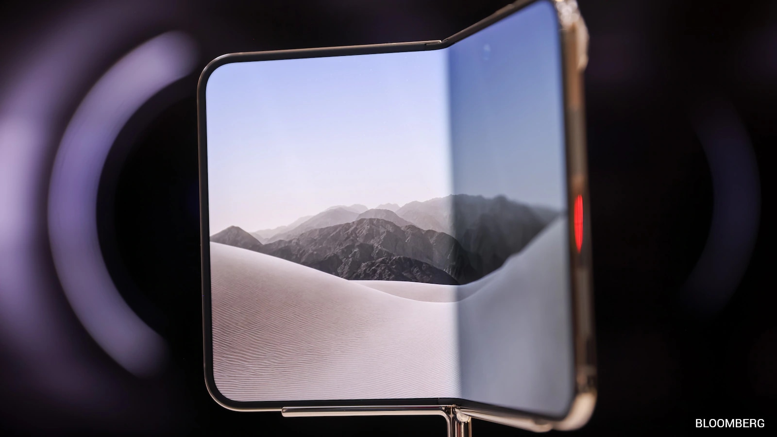 Apple Acknowledges iPhone Duo Screen Cracks, Offers Replacements to Affected Users