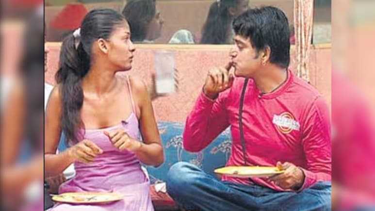 Bigg Boss का वो बागी कंटेस्टेंट, जिसने माइक्रोफोन चबाया, छत तोड़कर की भागने की कोशिश, अदाओं की दुनिया है दीवानी