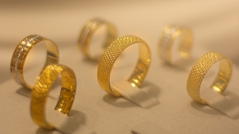 SEBI Issues Warning Letter To PC Jeweller MD, Company Secretary | Here's Why