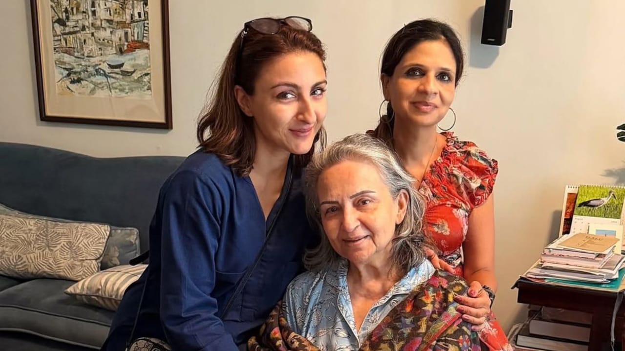 Sharmila Tagore Insisted On Surgery After A Stage Zero Lung Cancer Diagnosis, Reveals Soha Ali Khan