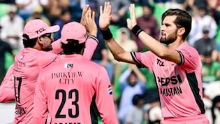 PAK vs ENG: पाकिस्तान ने क्यों छोड़ी हरी जर्सी? लाहौर में इंग्लैंड के खिलाफ पिंक रंग में उतरी टीम, जानिए वजह