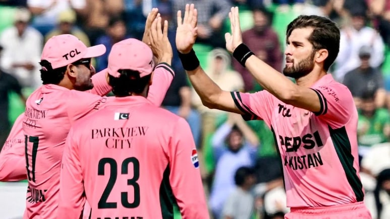 PAK vs ENG: पाकिस्तान ने क्यों छोड़ी हरी जर्सी? लाहौर में इंग्लैंड के खिलाफ पिंक रंग में उतरी टीम, जानिए वजह