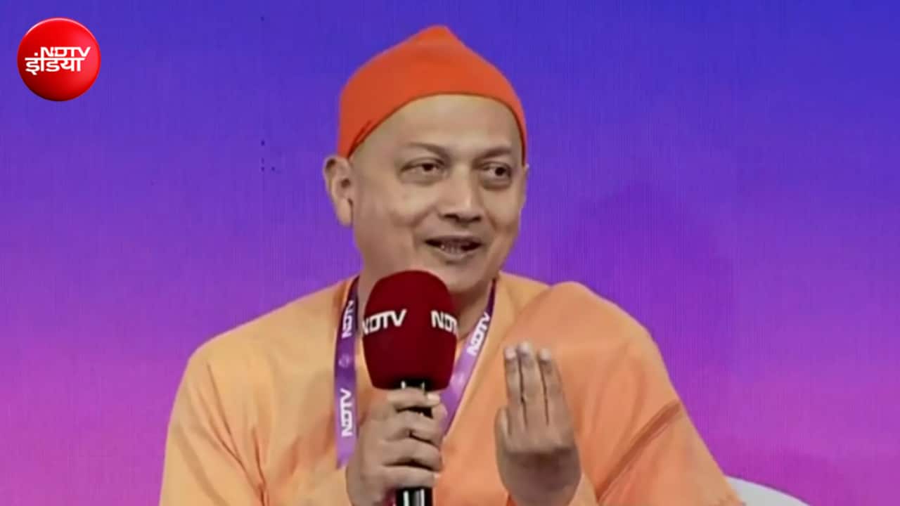 आमिर खान और अमिताभ बच्चन के फैन हैं स्वामी सर्वप्रियानंद, ‘हनुमान अंश’ देखने की जताई इच्छा, जानिए कौन हैं ये संत