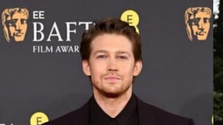 Taylor Swift Rejected Joe Alwyn&rsquo;s Reported Request To Meet Before Travis Kelce Wedding
