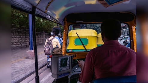 Bengaluru Auto Driver Allegedly Chases Rapido Bike, Tries To Grab Passenger's Hand