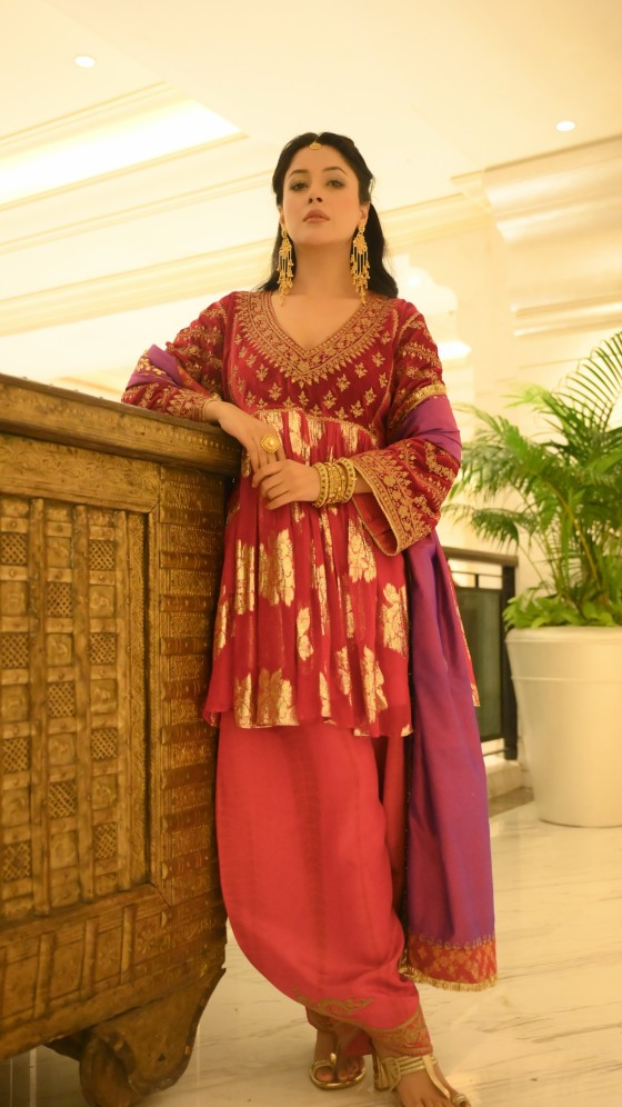 Shehnaaz Gill&rsquo;s Red Ethnic Look Is All About Timeless Elegance