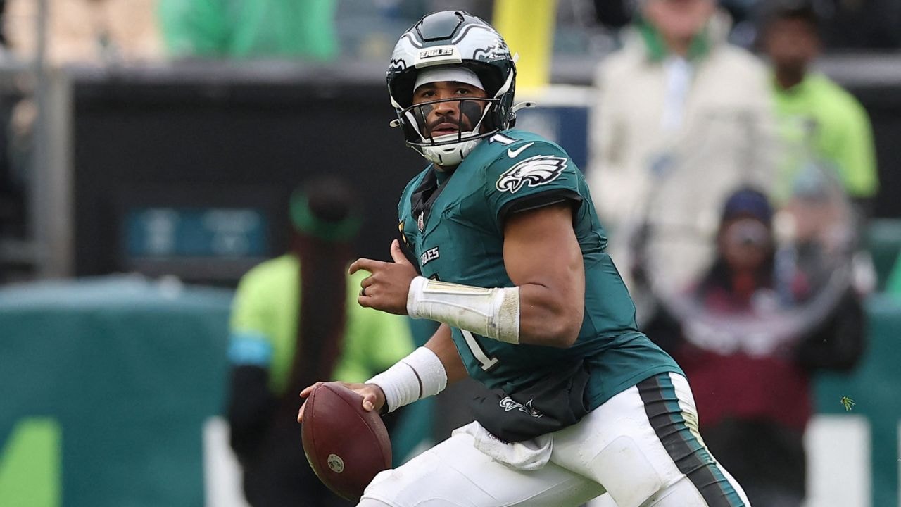 Jalen Hurts’ Frustration Spills Over As Eagles QB Curses At Teammates
