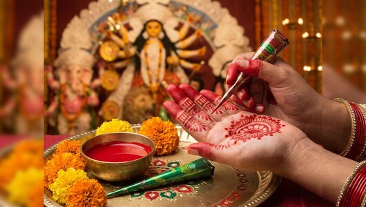 दुर्गा उत्सव के लिए खास हैं ये मेहंदी और आलता, आज ही Amazon से करें ऑर्डर