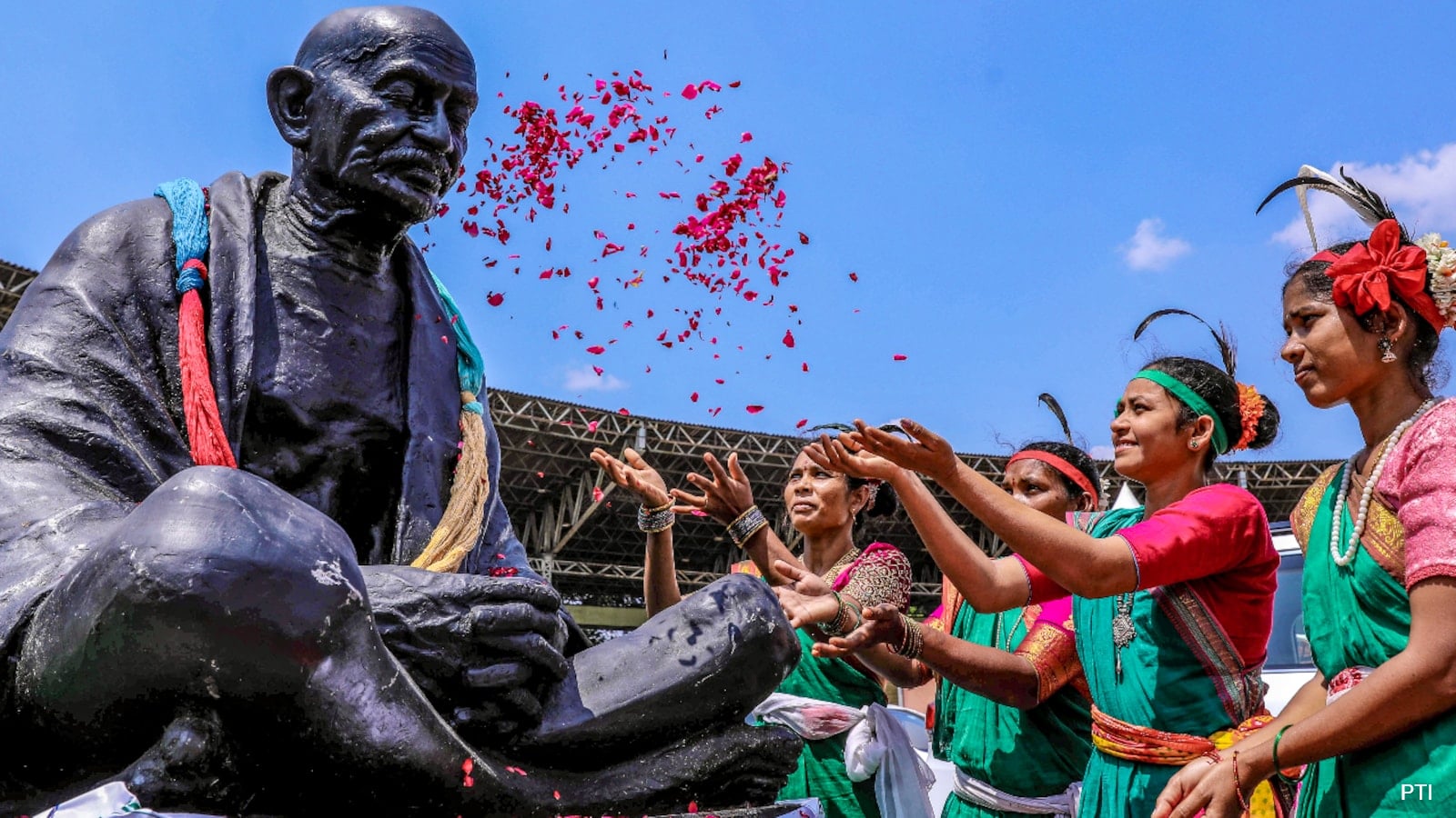 Global Tributes Mark Mahatma Gandhi's 157th Birth Anniversary and Non-Violence Day