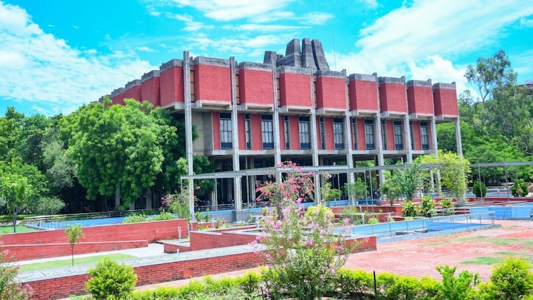 IIT Kanpur Invites Startup Founders, Professionals For Youth Challenge 2027