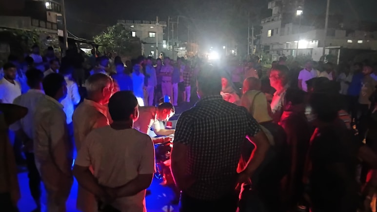 बहू को लाठी-डंडों से पीट रहे थे ससुरालवाले, भागते-भागते हाईवे पर पहुंची; ट्रक की चपेट में आकर दर्दनाक मौत