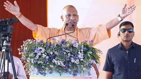 लोकतंत्र में सत्ता का मार्ग जनादेश से निकलता है, अराजकता से नहीं: सीएम योगी