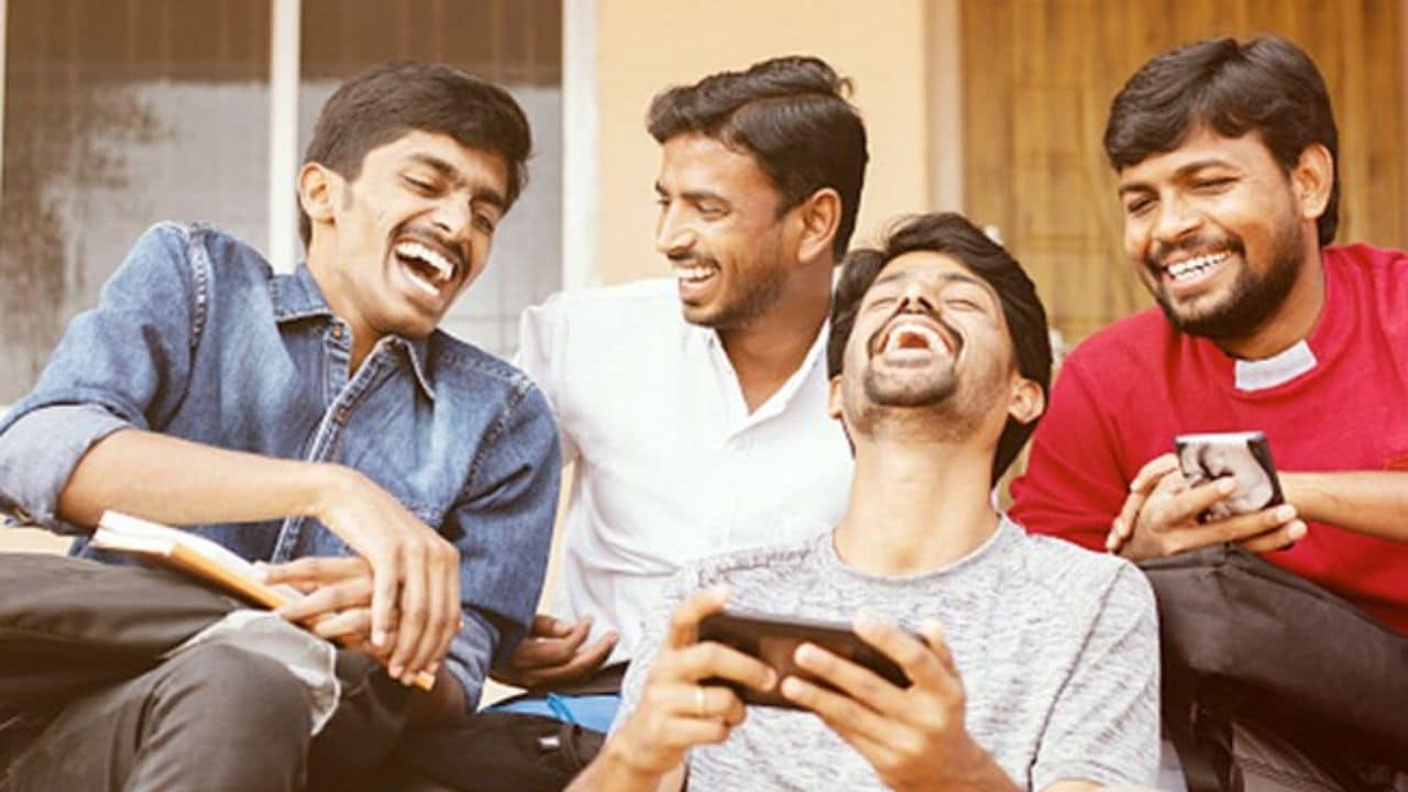 बड़े होने पर दोस्त बनाना मुश्किल क्यों होता है? जानें लोगों से जुड़ने के 3 तरीके