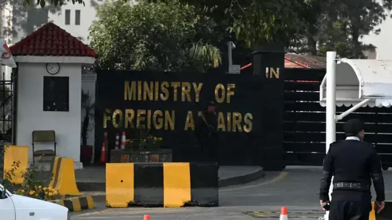 घुसपैठियों के समर्थन में उतरा पाकिस्तान, भारतीय राजनयिक को तलब कर विरोध जताया