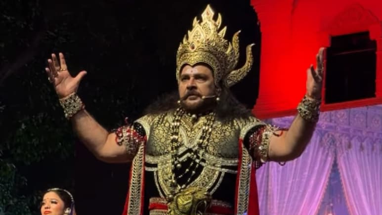 दूरदर्शन के जमाने का ये हिट स्टार रामलीला के मंच पर राणव बन कर रहा अट्टाहास, मेघनाद के वध के बाद दिखा क्रोध, वीडियो वायरल