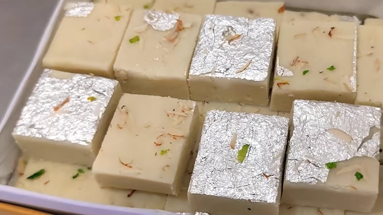 फटे हुए दूध से बनाएं मलाईदार सॉफ्ट बर्फी, देखें रेसिपी वीडियो
