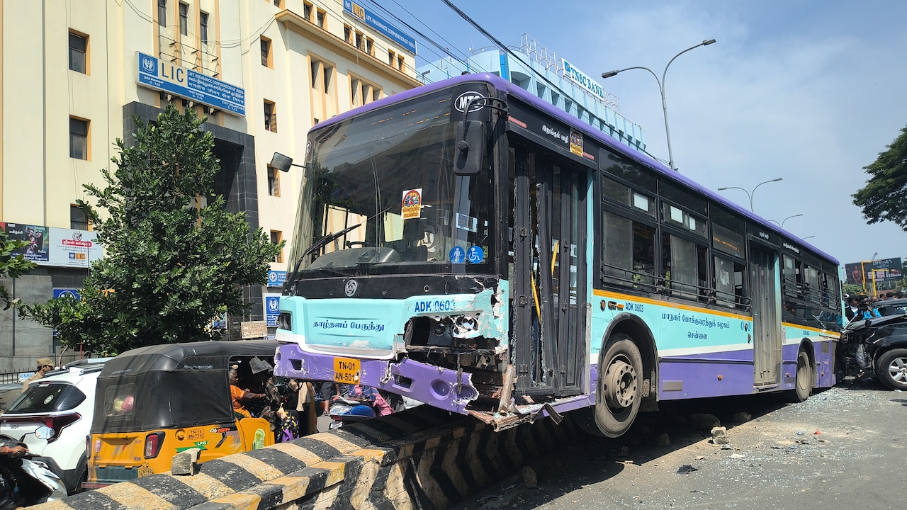 Chennai City Bus Rams 7 Cars, Hits Divider Outside Madras High Court