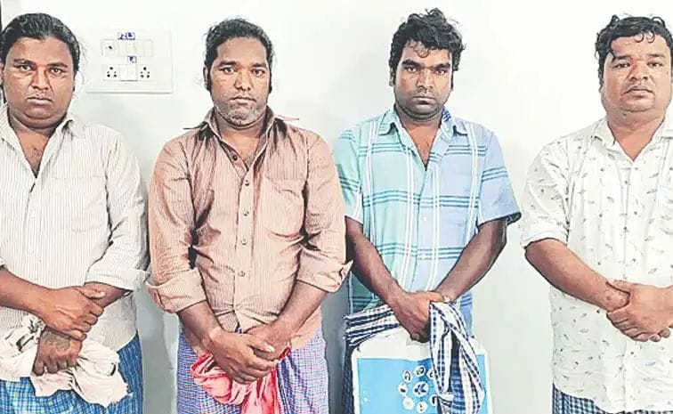 किन्नर का रूप धड़कर वसूली करने वाले 4 पुरुष गिरफ्तार.