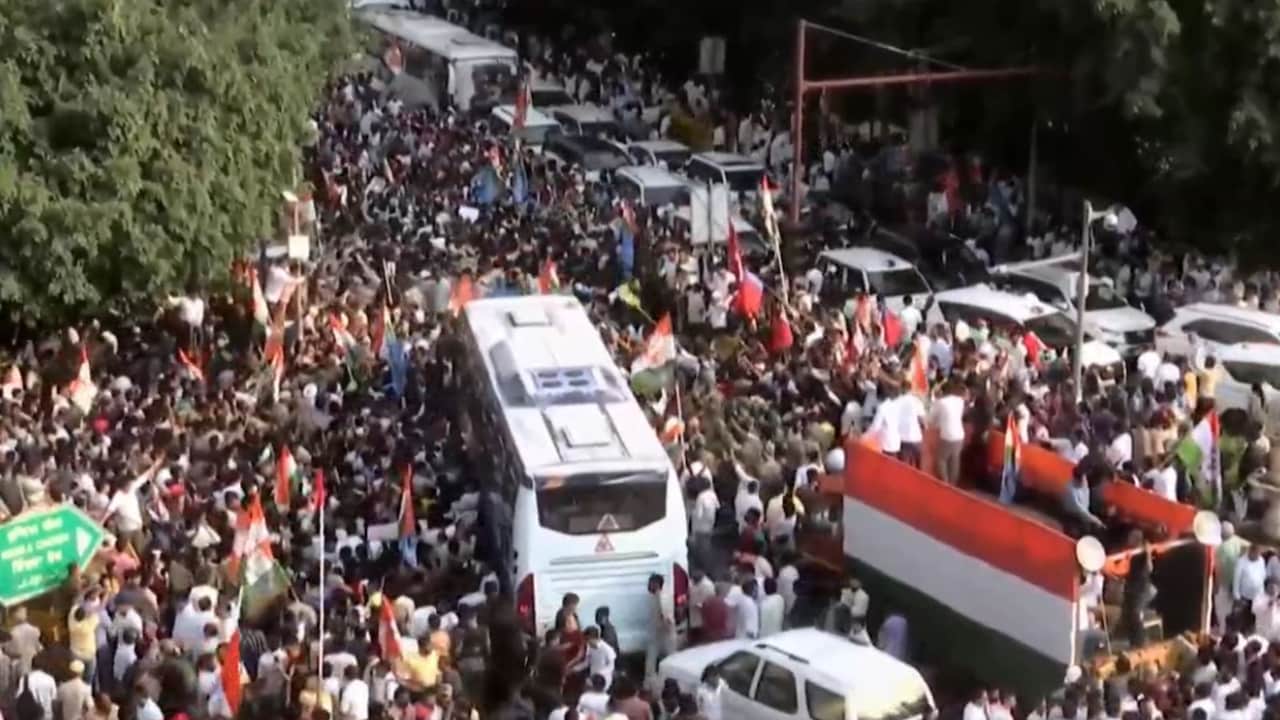 Thousands Gather In Central Delhi For INDIA Bloc's March To Supreme Court
