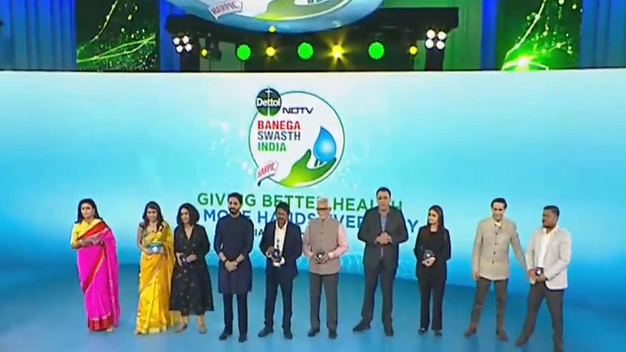 Esteemed Jury Honoured At NDTV Dettol Banega Swasth India Season 13 Launch