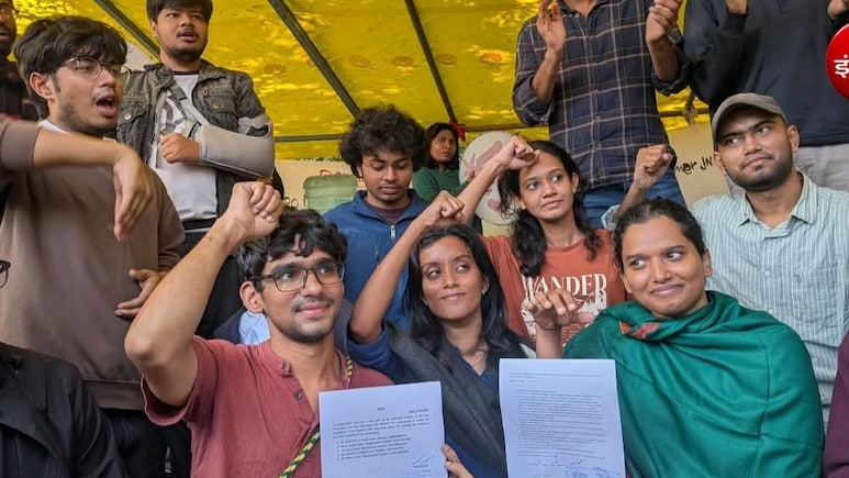 JNU में 17 दिनों से चल रही छात्रों की भूख हड़ताल खत्म, FIR वापस लेने समेत इन मांगों पर हुआ समझौता