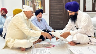 BJP MP Apologises At Akal Takht For Attending Sajjan Kumar Condolence Event