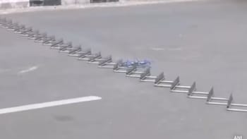 Delhi Police Deploy Spike Strips, Multi-Layer Barricades To Block CJP Protest | Watch Video
