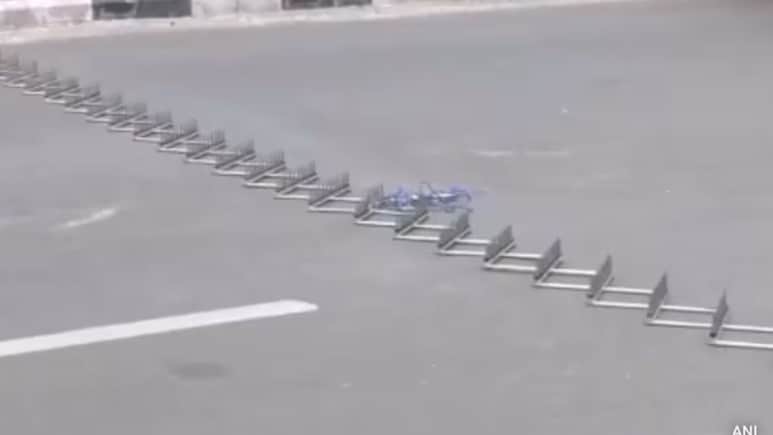 Delhi Police Deploy Spike Strips, Multi-Layer Barricades To Block CJP Protest | Watch Video