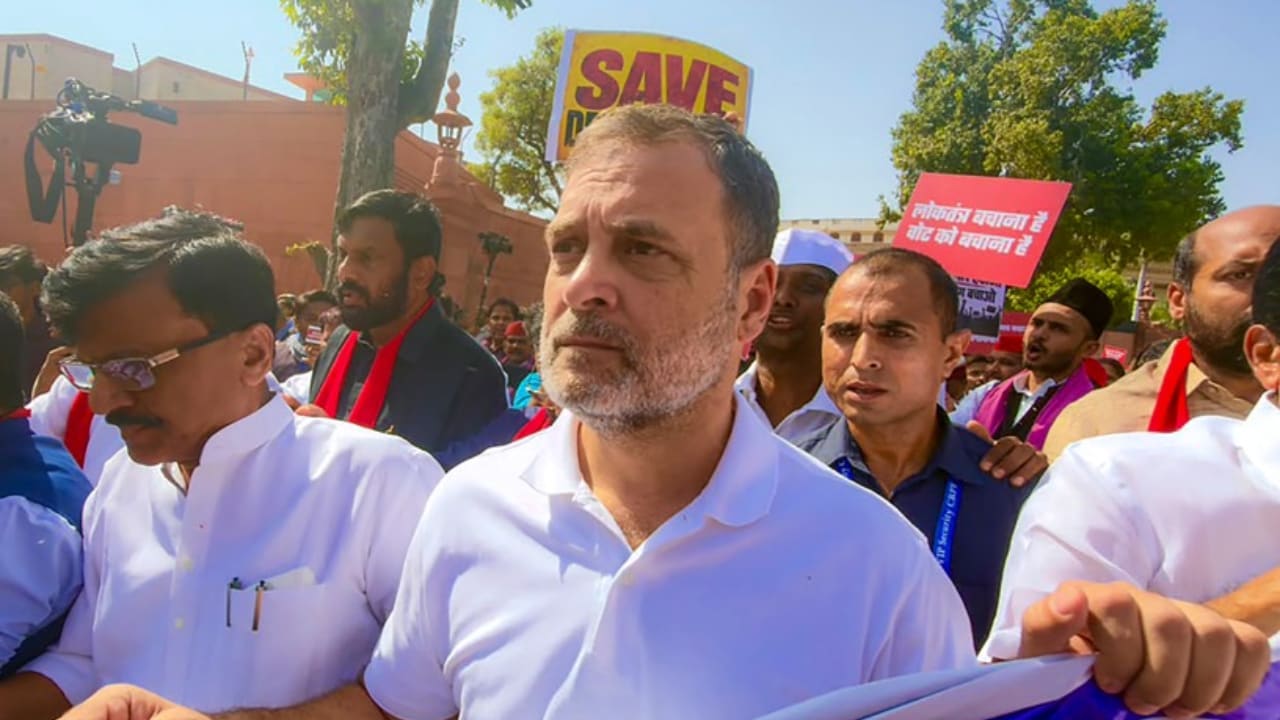 LIVE: मेरे खिलाफ 45 FIR हैं, मैं चाहता हूं ये 100 हो जाएं... विरोध प्रदर्शन के दौरान बोले राहुल गांधी