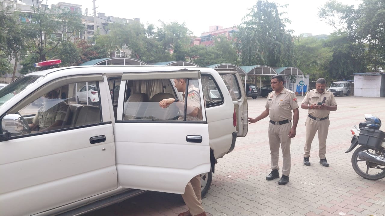 स्कूल में थर्ड क्लास के छात्र ने KG की स्पेशल चाइल्ड बच्ची को पीट-पीटकर किया बेहोश, पत्थर और गमले से किया हमला, फिर घसीटा भी