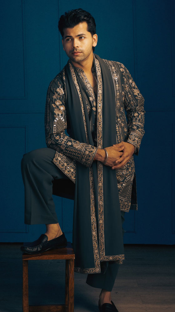 Siddharth Nigam In A Regal Black Ethnic Ensemble