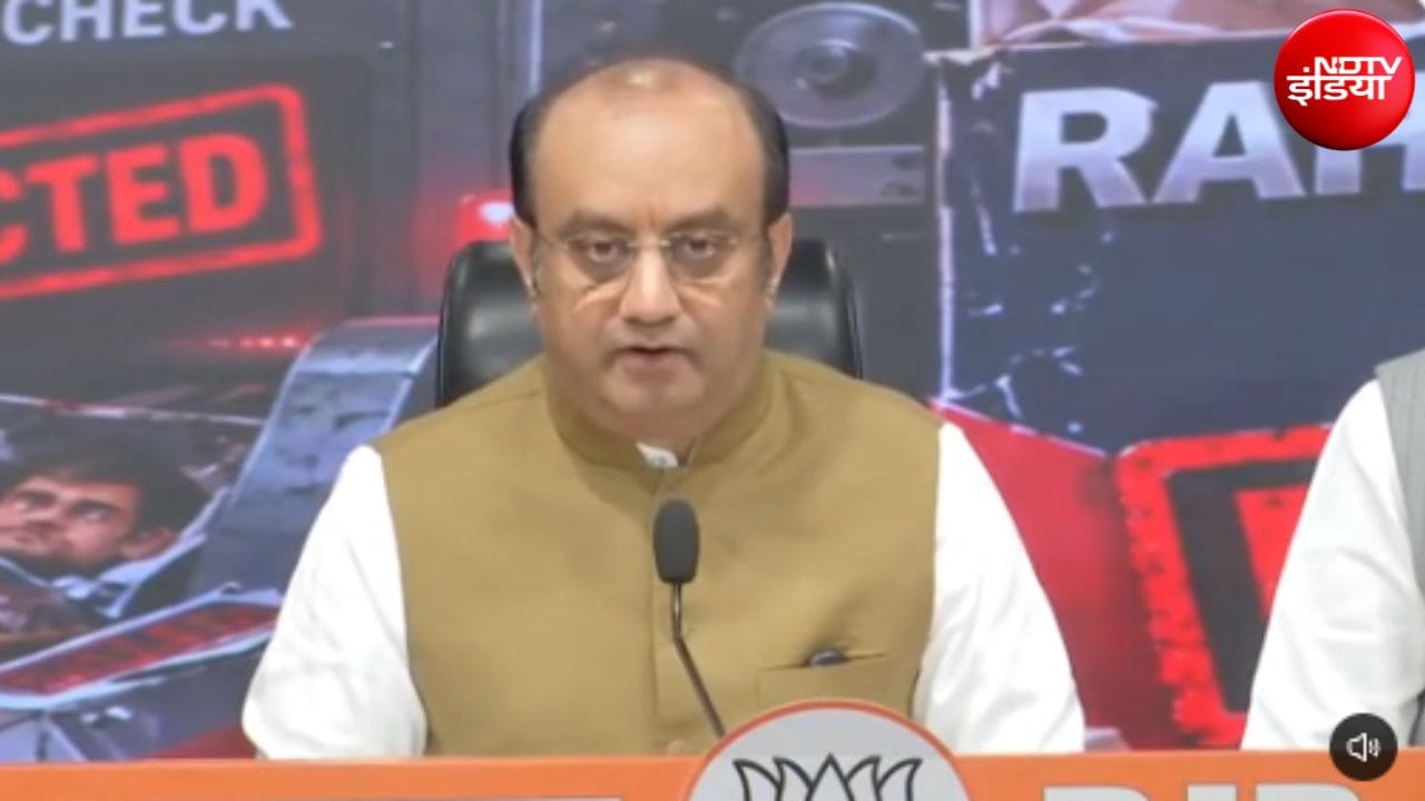 'भारत से चंपत होकर चंपा में घूम रहे नेता प्रतिपक्ष', राहुल गांधी के विदेश दौरे पर सुधांशु त्रिवेदी का तंज