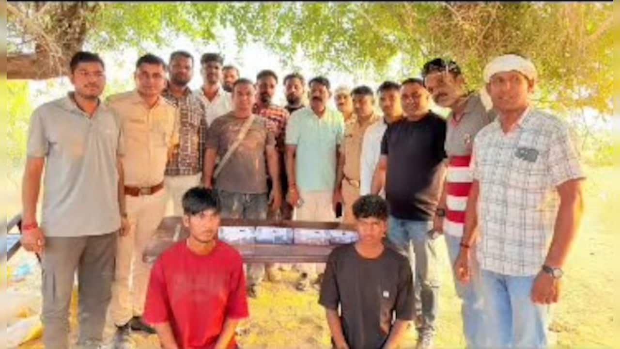2 men from Punjab arrested while collecting the consignment