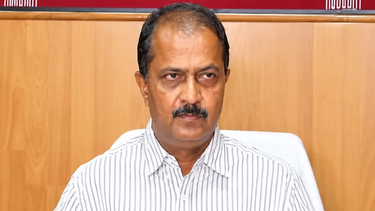 13 जिलों में DM रहे IAS दीपक कुमार, र&zwj;िटायरमेंट के 6 साल बाद तक CMO में पोस्&zwj;टेड रहे, अब विदाई