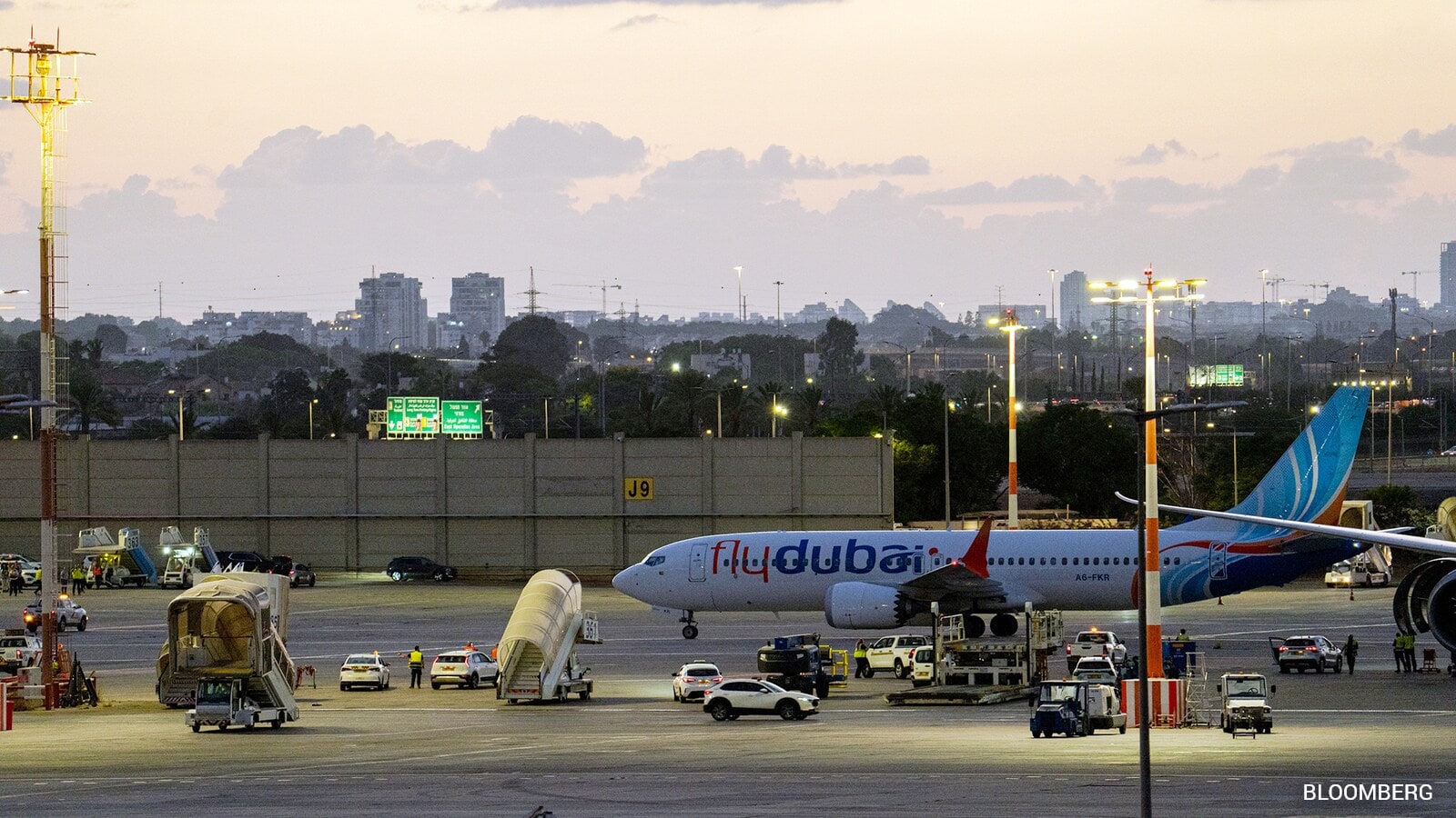 Flydubai Scare Revives Debate Over Cockpit Video Recorders