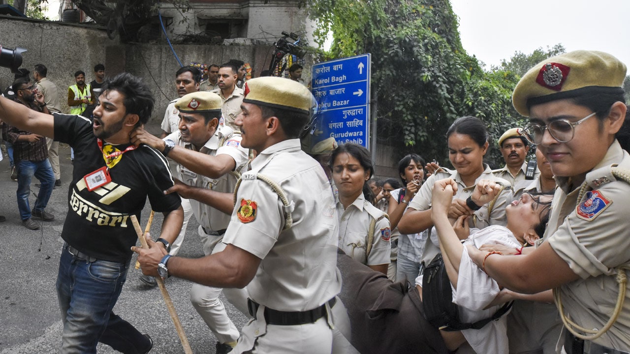 Day 2 Crackdown: Protesters Detained, Bundled Into Buses In Delhi