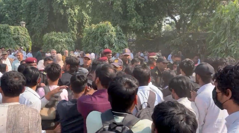 Jamia Students Clash With Guards During Protest, Classes Moved Online