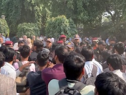 Jamia Millia Islamia Students, Guards Clash During Protest, Classes Moved Online