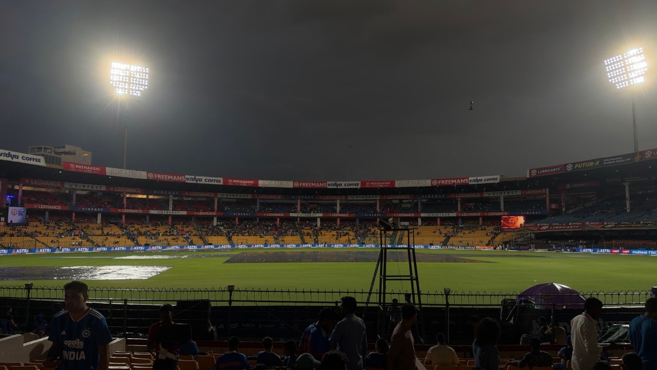 India vs West Indies LIVE Score, 5th T20I:  बेंगलुरु में हो रही बारिश, पिच पर कवर्स, थोड़ी देर में होना है टॉस