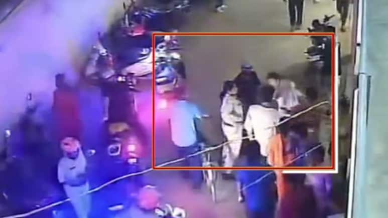 On Camera, Patna Woman Cop Slaps Man Misbehaving With Her, He Hits Her Back