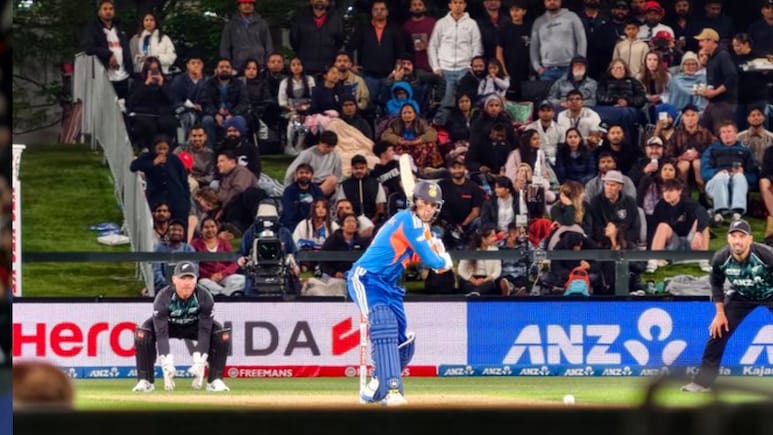 अभिषेक शर्मा ने 15 गेंद में ठोका तूफानी अर्धशतक, सबसे तेज फिफ्टी लगाने वाले टॉप 5 बैटर